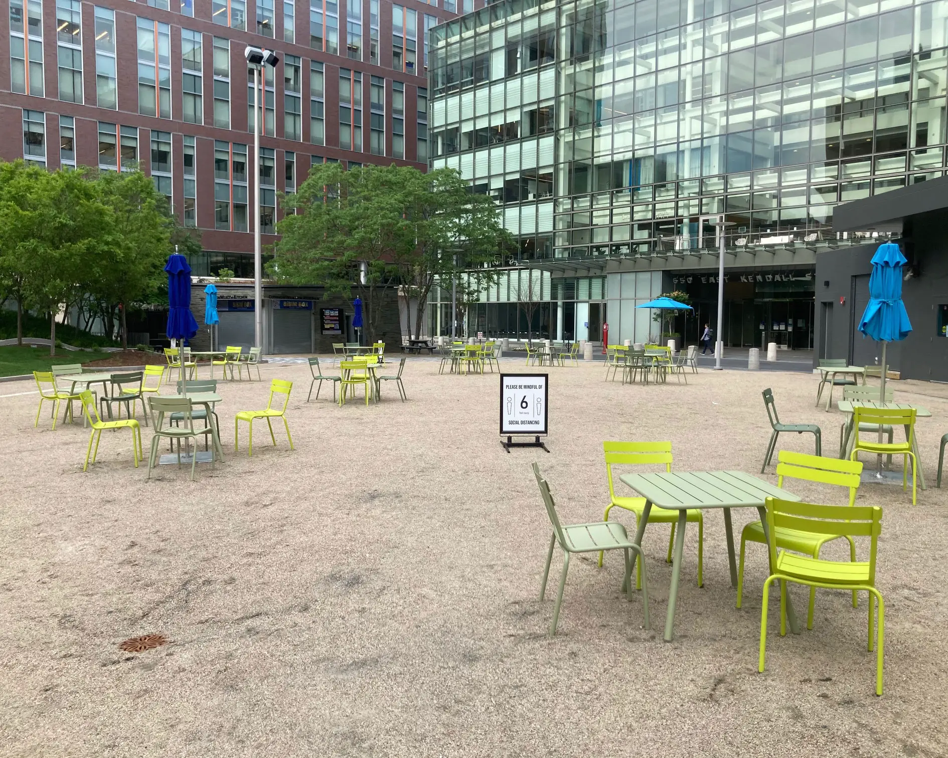 termeer square picnic tables