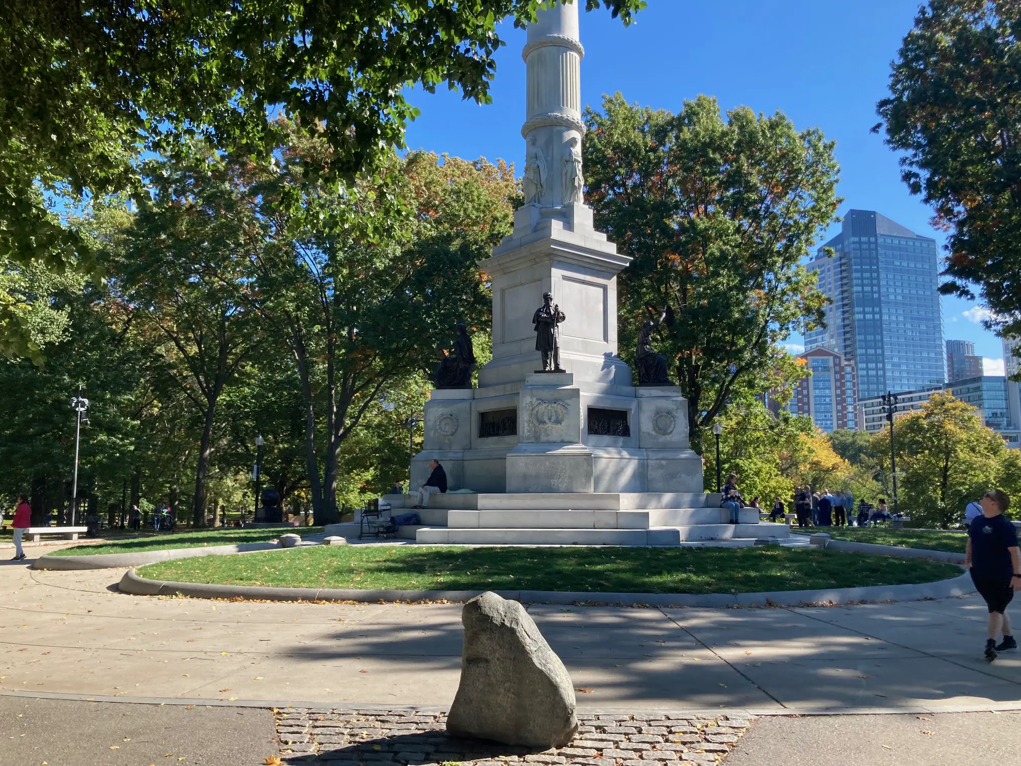 boston common soldiers and sailors monument